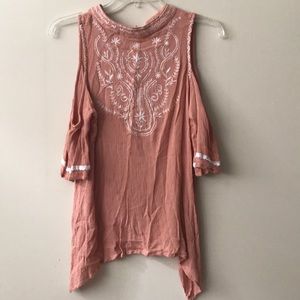 🌸Boutique Blush Off-the-Shoulder Top🌸